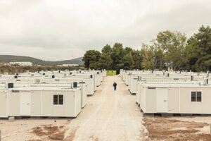 Maidan tent, container nel campo profughi di Ritsona, in Grecia, foto di Delfino Sisto Legnani